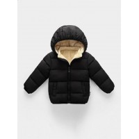 Черная короткая детская курточка с капюшоном 
